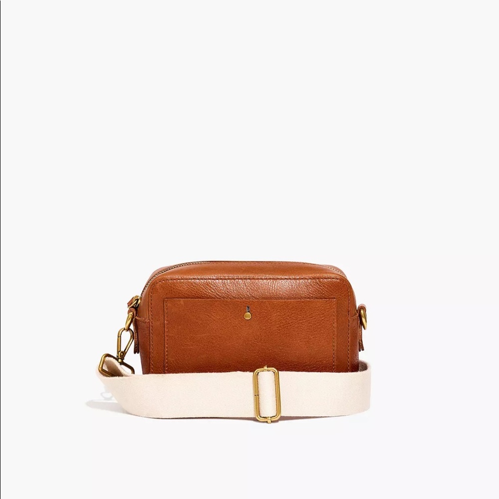 Madewell: The Transport Camera Bag English Saddle